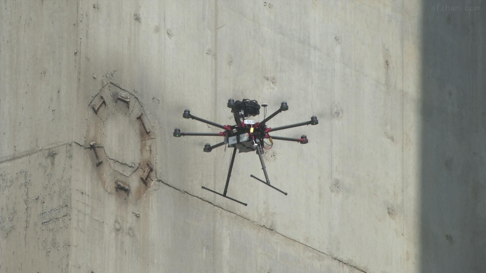 大疆行業無人機搭載禪思Z30云臺相機進行橋梁檢測